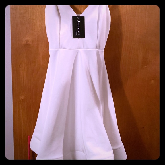 Dresses & Skirts - White mini dress flared